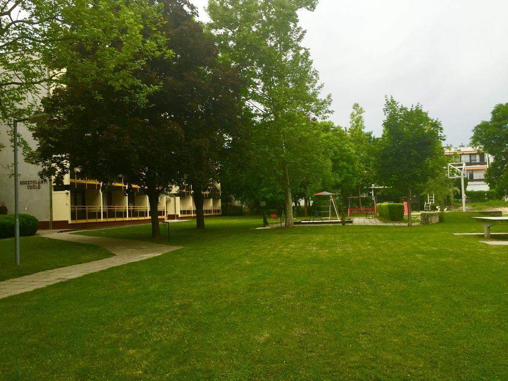 Kosztolanyi Apartmanhaz Balatonfured Luaran gambar