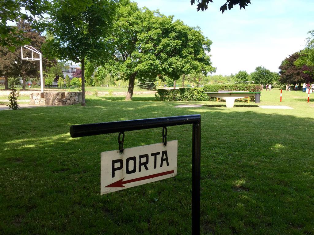 Kosztolanyi Apartmanhaz Balatonfured Luaran gambar