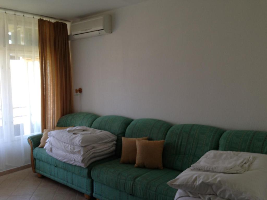 Kosztolanyi Apartmanhaz Balatonfured Luaran gambar