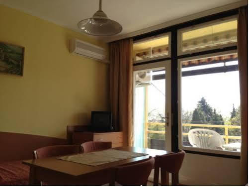 Kosztolanyi Apartmanhaz Balatonfured Luaran gambar